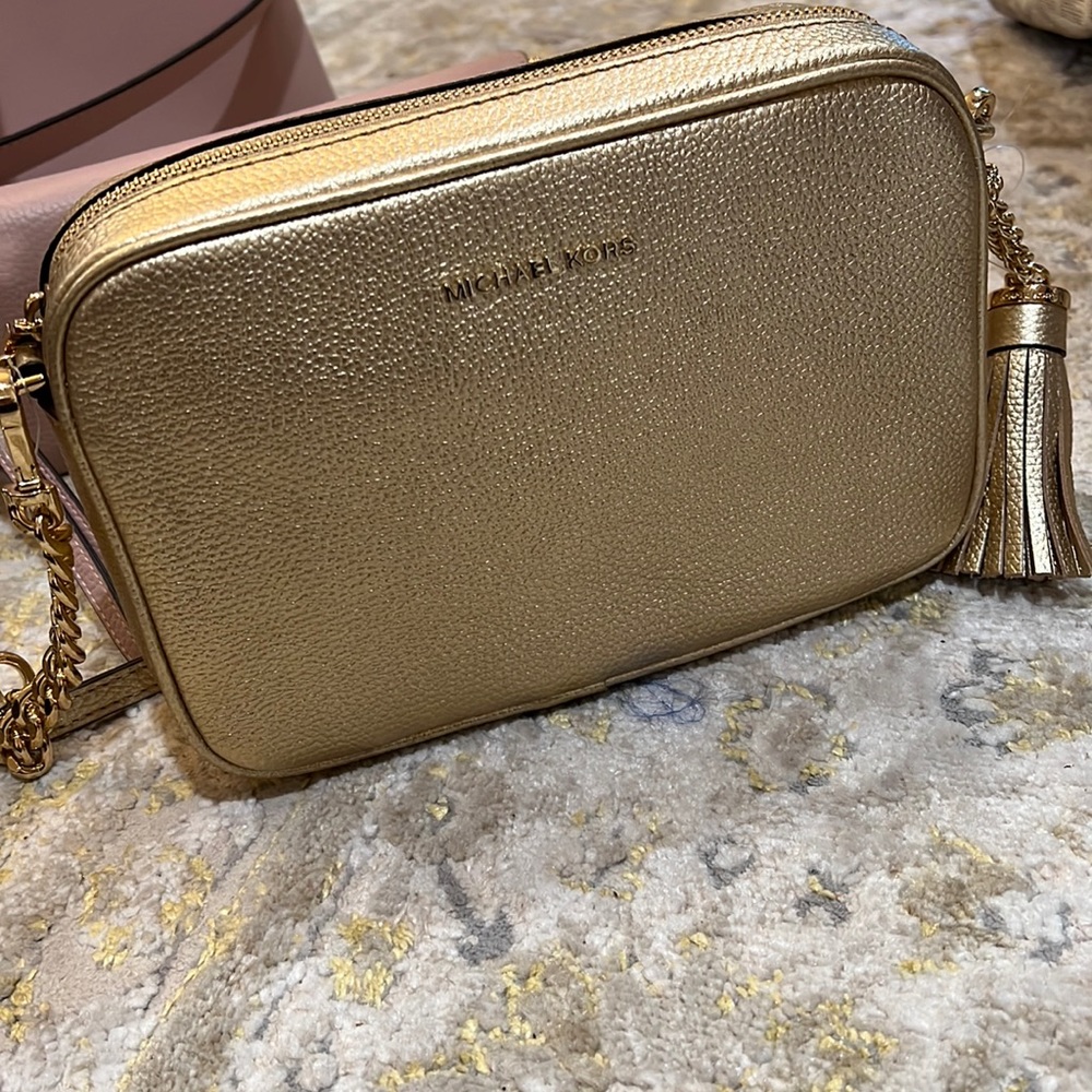 NWT BRAND NEW NEVER WORN MICHAEL KORS MK purse gold